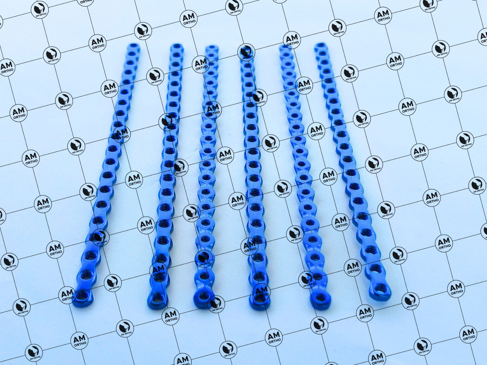 Ṿeterinary 2.0mm ÀLPS-II Ĺocking Ṕlates 20Holes With LCP Screw 77Pcs Set Ti