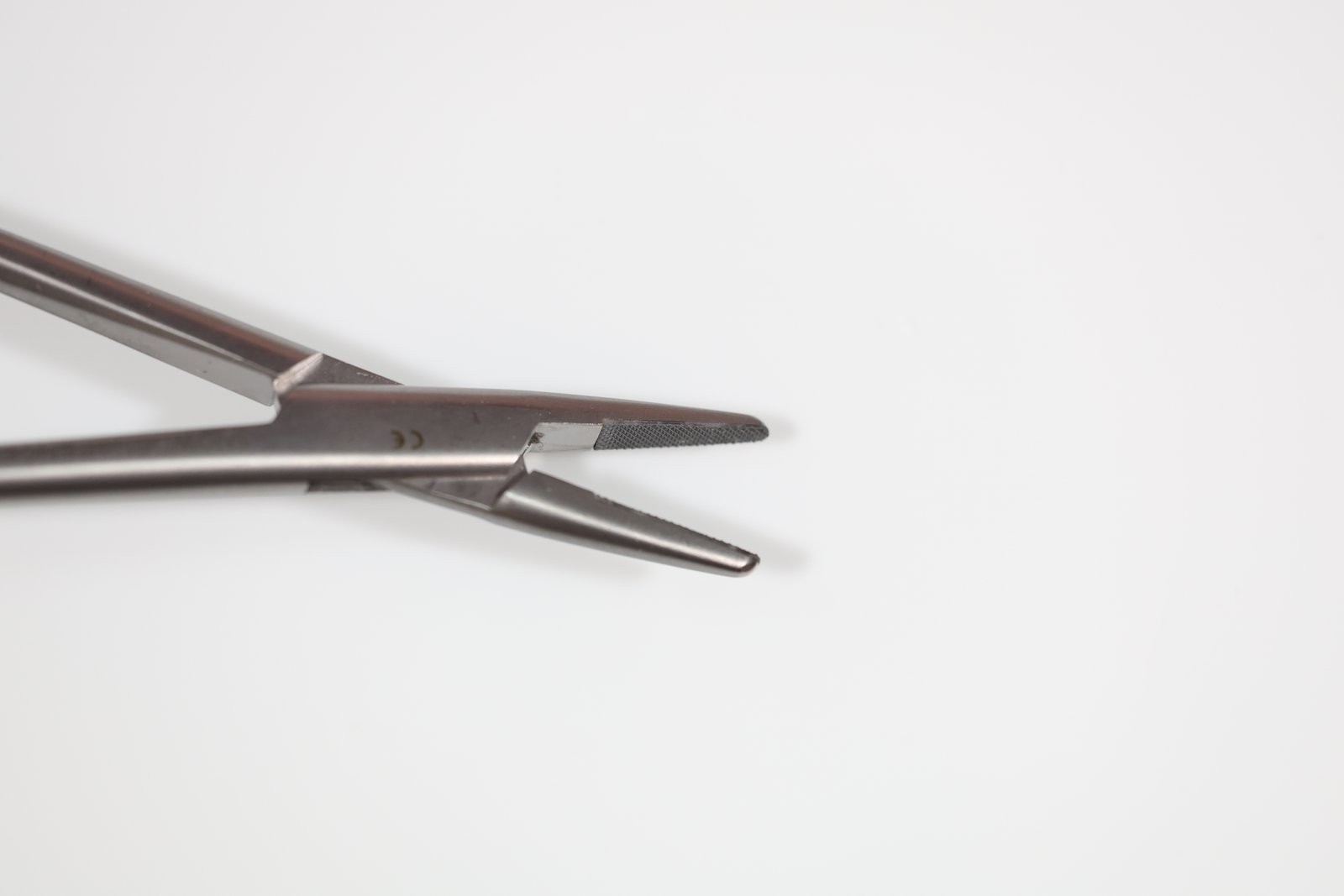 Snowden-Pencer 0140 Mayo-Hegar Needle Holder, Str, Serrated Diamond Jaw, TC, 8in