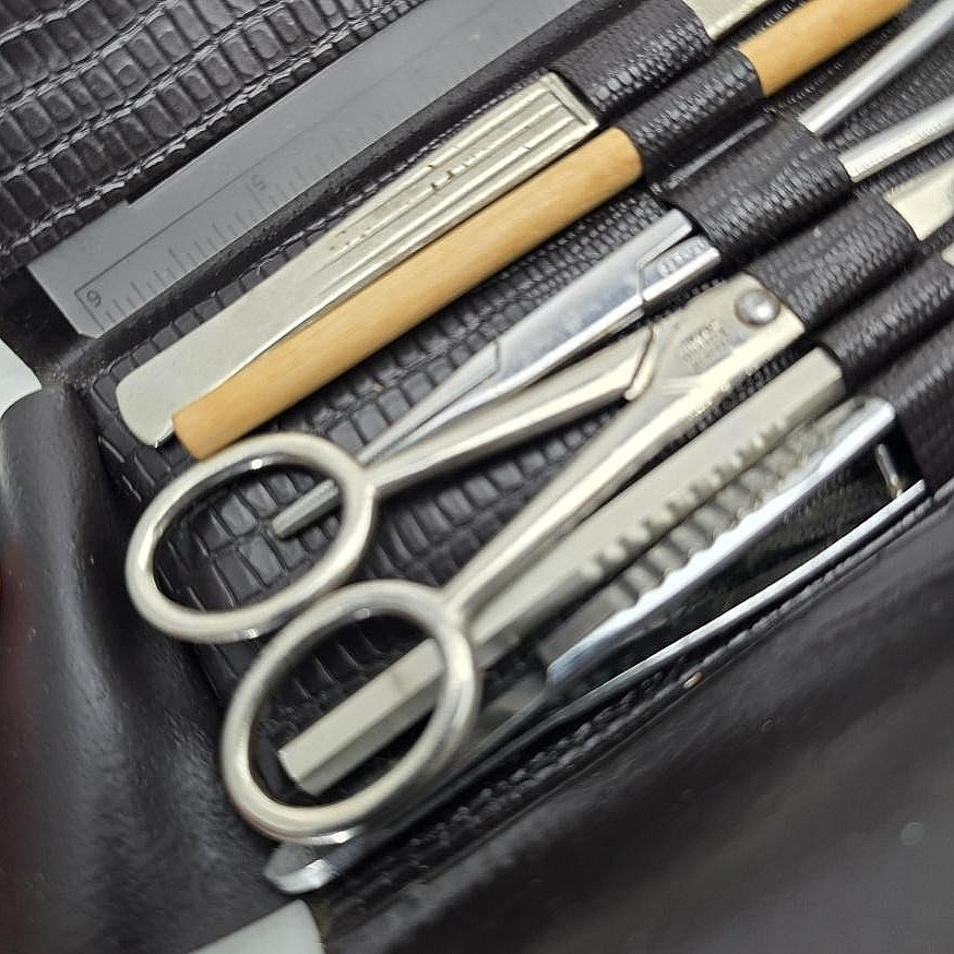General Surgery Instrument Kit Scissors Forceps Scalpel Ruler Black Pocket Case