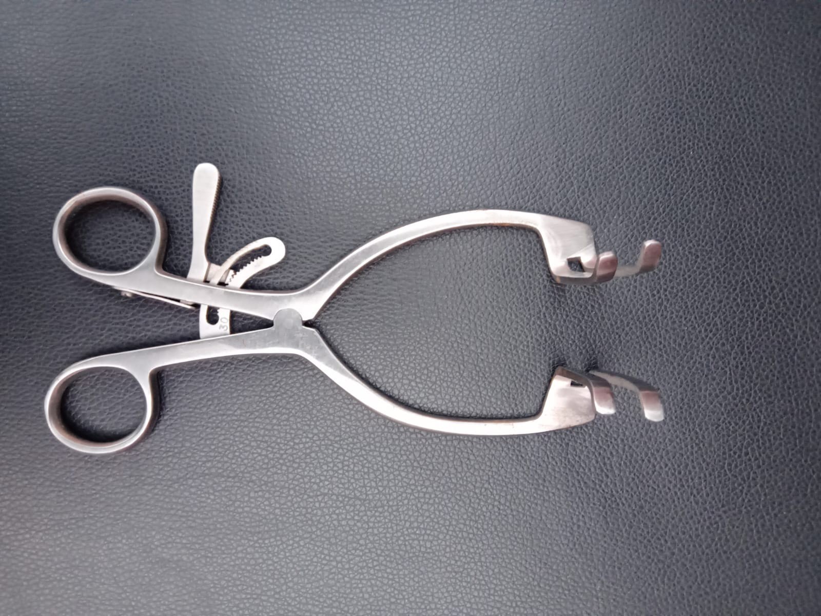 Mayo Adams Retractor 6.75″ Ratchet Self Lock German Steel | AMAAX INTERNATIONAL