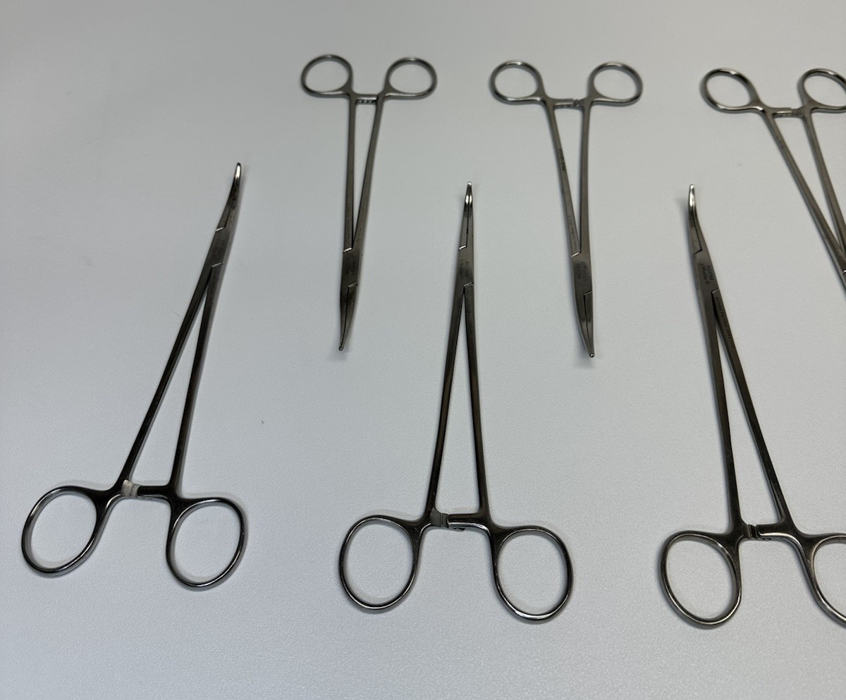 V. Mueller MO1700 Boettcher-Schnidt Slightly Curved Tonsil Artery Forceps #13 Pc