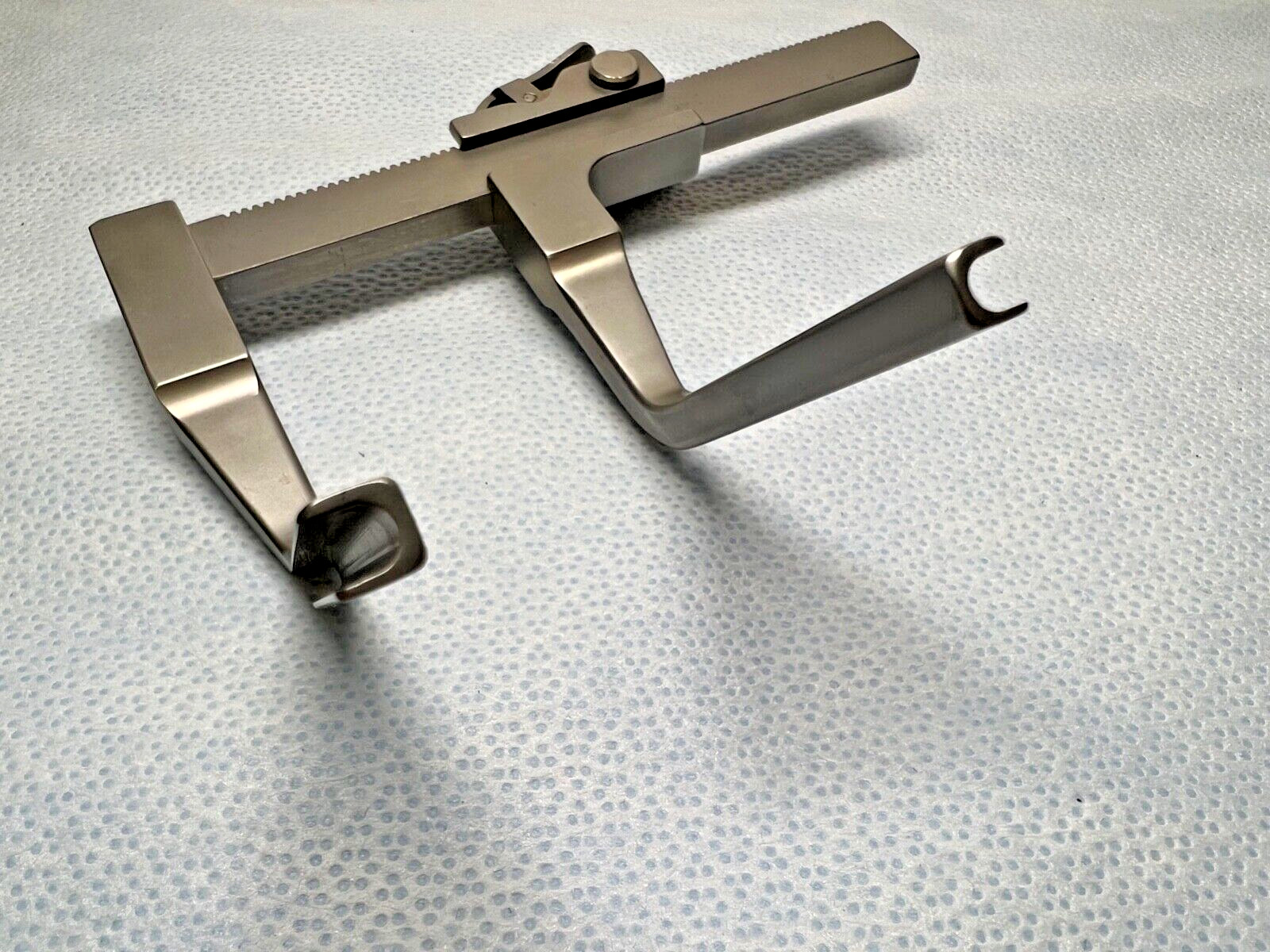 V. Mueller S-0104 Shadow-Line Right Distractor, 120mm, Neurolog, Spine