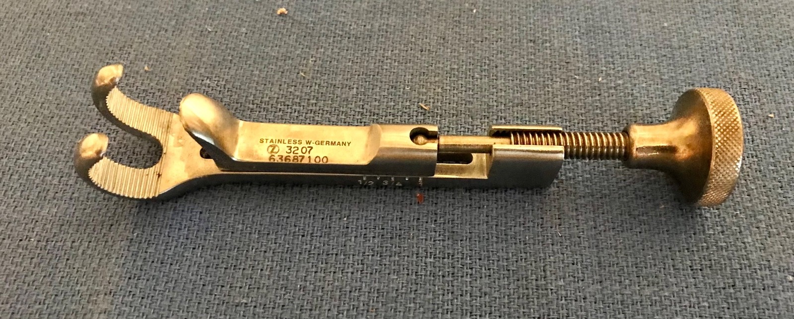 Zimmer 3207 Lowman bone clamp. Used/GC/Guaranteed.