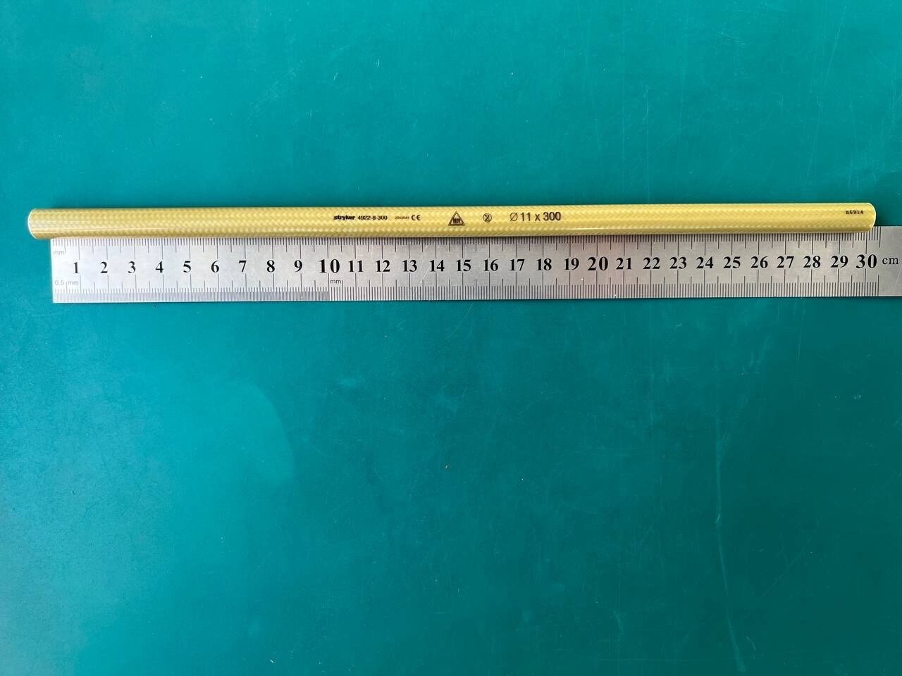 Stryker 4922-8-300 Carbon Connecting Rod 11 mm x 300 mm