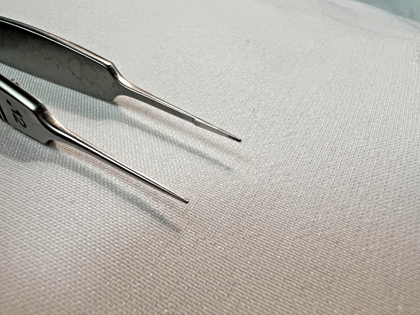 Storz E1813 SUS McPherson Straight Suturing-Corneal Forceps 1×2 Teeth 3.4″ L