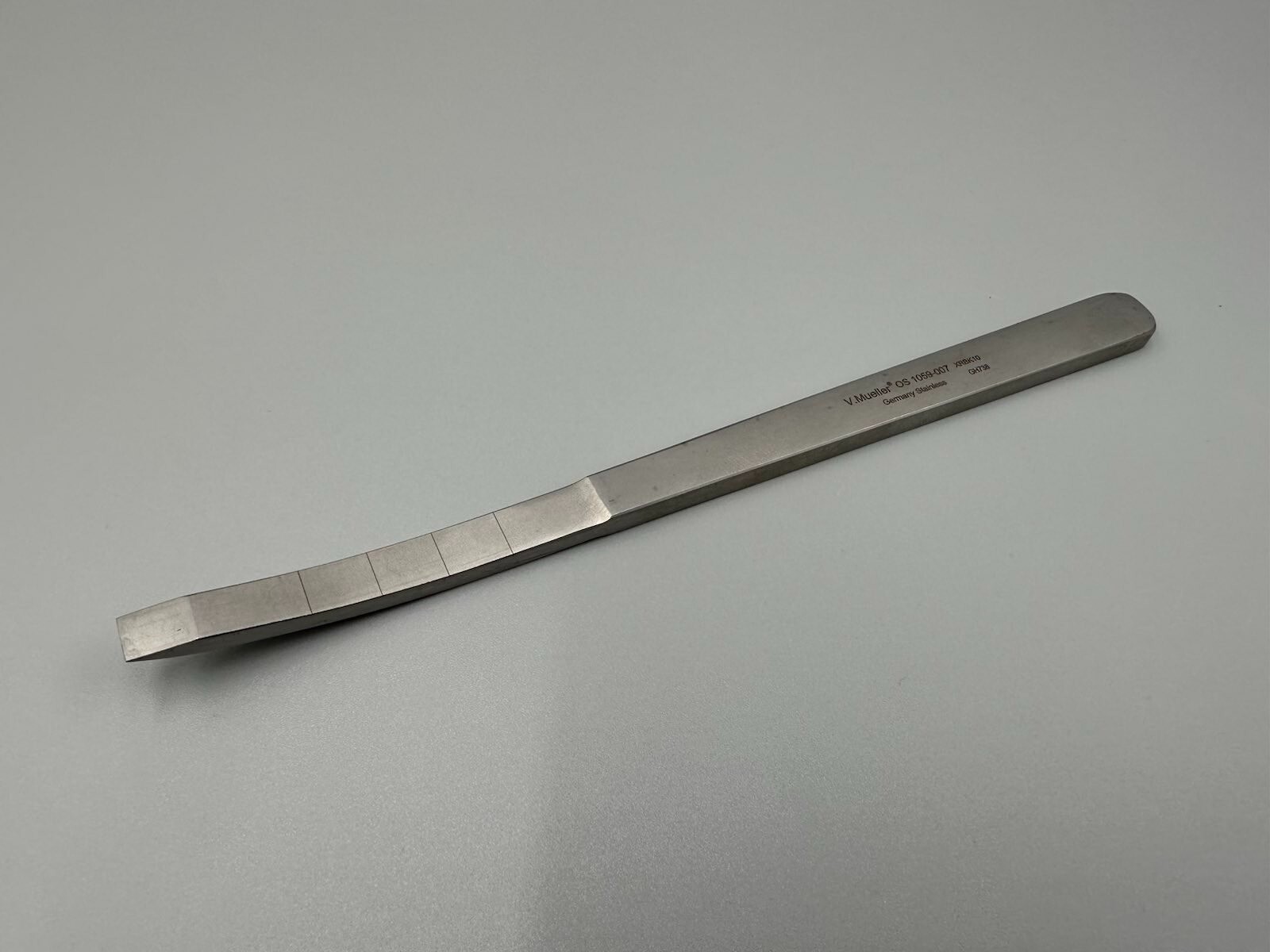 V Mueller OS 1059-007 Osteotome, 7mm Width, Curved, Straight, 7.25″ L