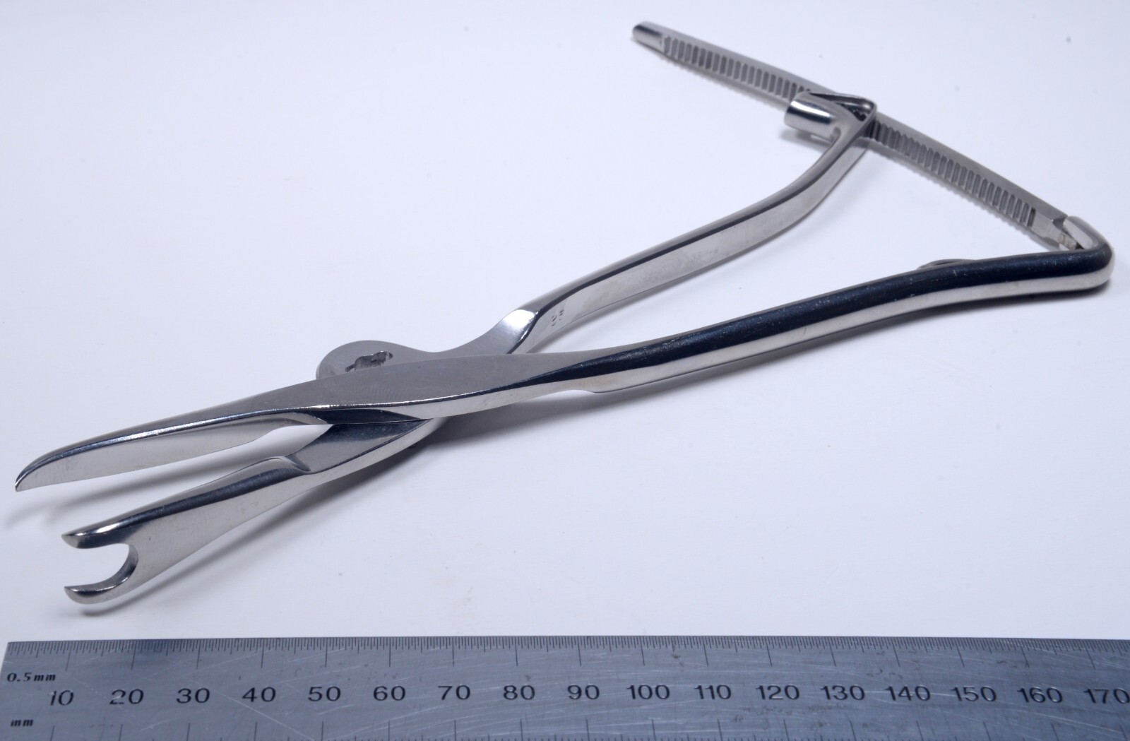 Richards #11-1023 Bishop Bone Holding Forceps 9″ Stainless Steel Surgical