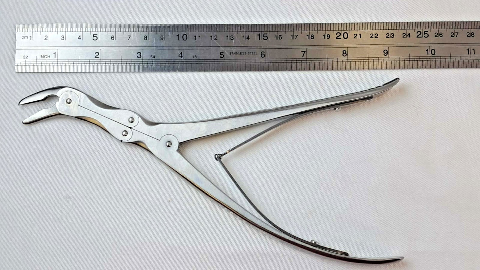 Integra Jarit 230-265 Leksell Rongeur, 3mm Bite, Full Curve, 9 1/8”
