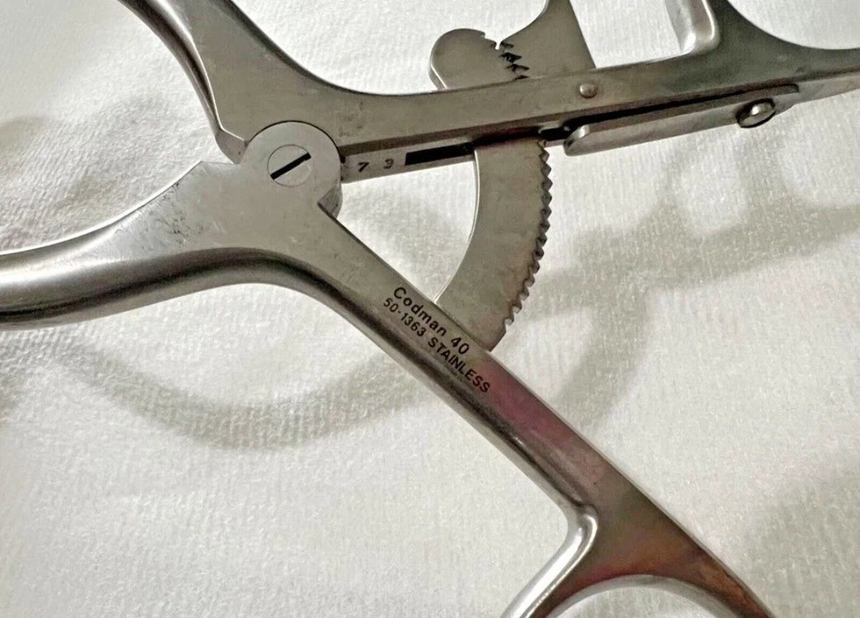 Codman 50-1363 Miskimon Cerebellar Retractor 7×7 Sharp Prongs 8″