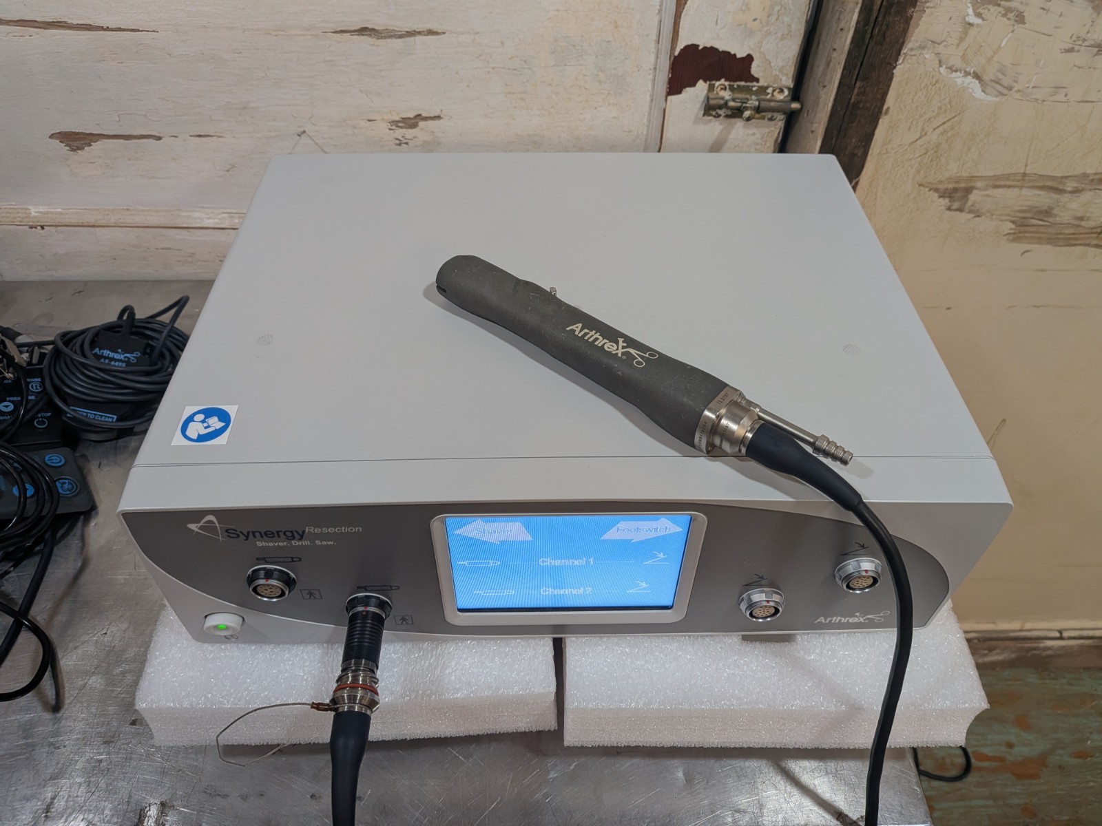 Arthrex AR-8305 Synergy Resection Shaver Console V2.5 & 8330H Handpiece Working