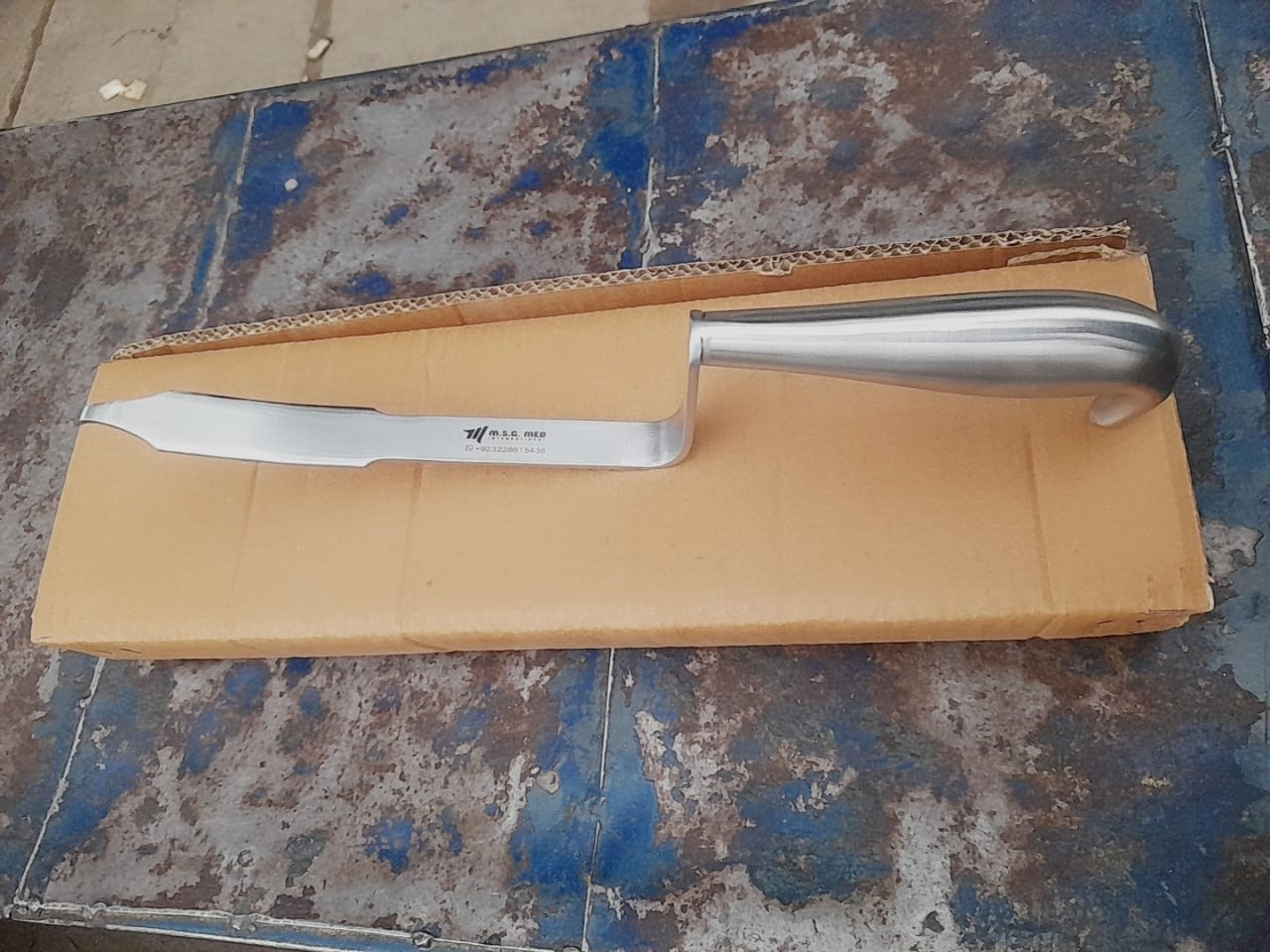 90* Angled Hohmann Bone Elevator 26cm/10” Length 16.5cm working length 20m widh