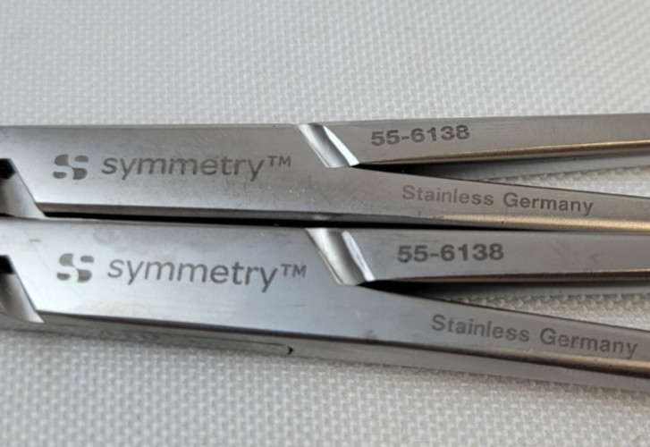 Set of 2 Symmetry 55-6138 Curved Occlusion Clamp, Curved Jaws, 8-1/4″, Cardio