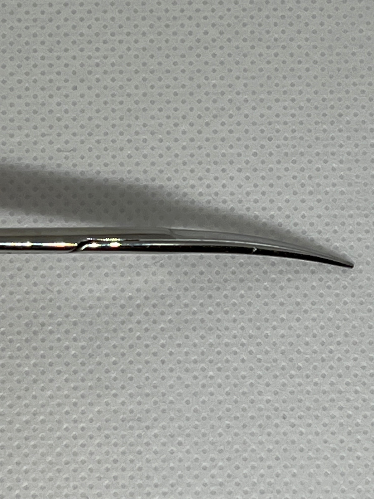 FST Fine Serrated Scissors, 3.5″ Length, 0.79″ Curved Cutting Edge, Excellent