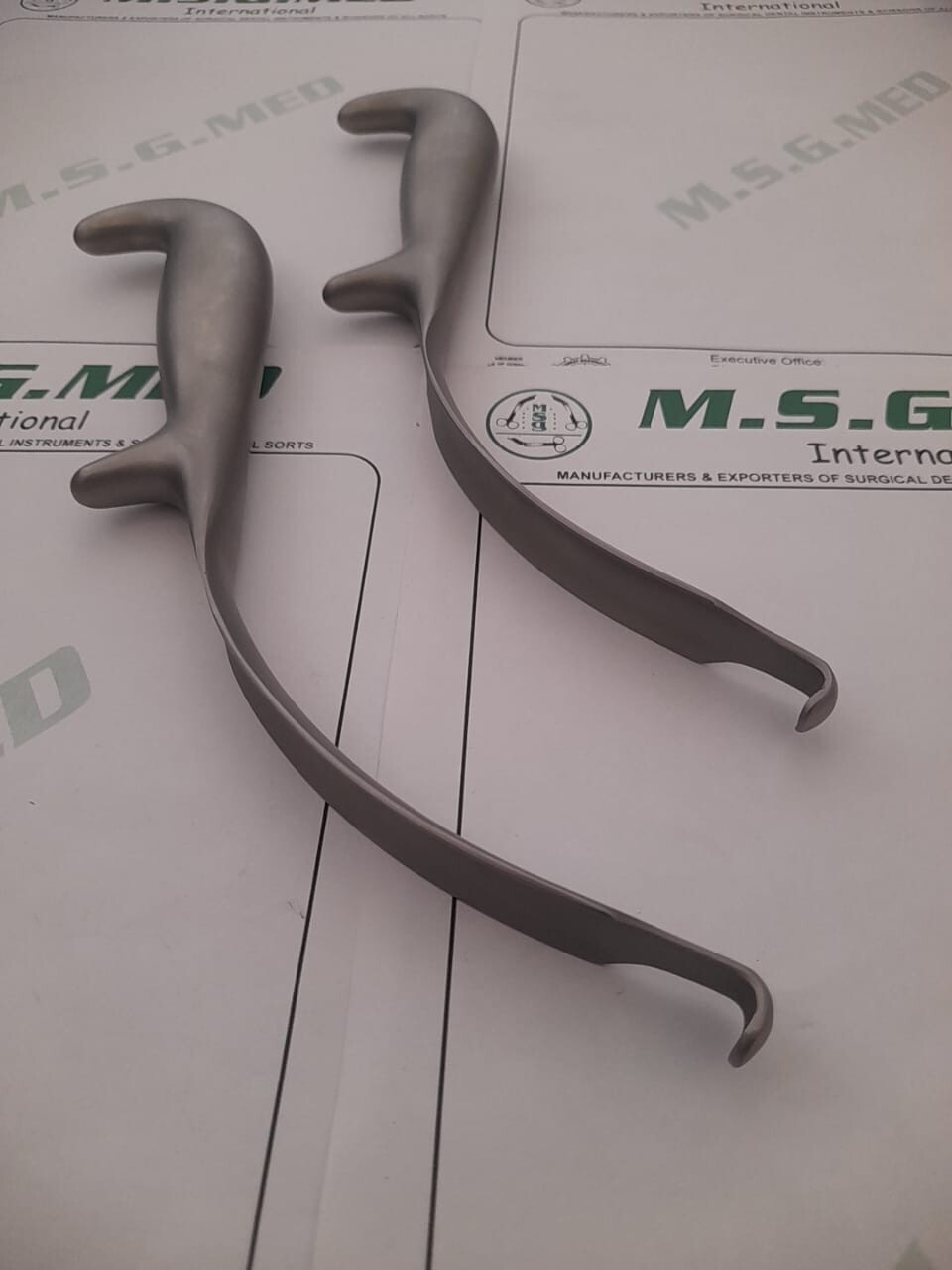 Maxillofacial Hargis Mandibular Body Retractors Stainless Steel 2PCS Set Offer