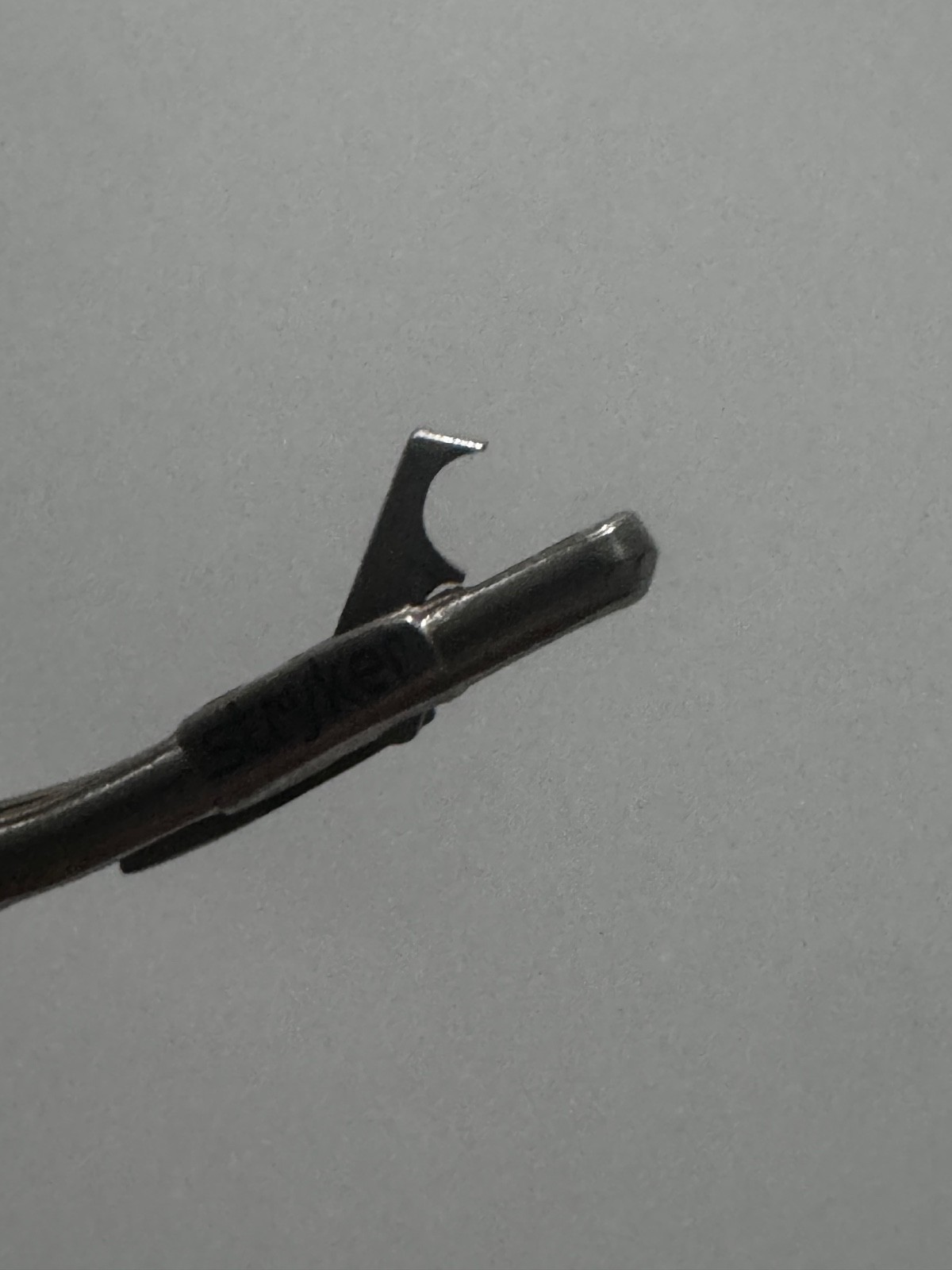 Stryker 2.1mm Blunt Nose Upward Forcep Model 242-100-006