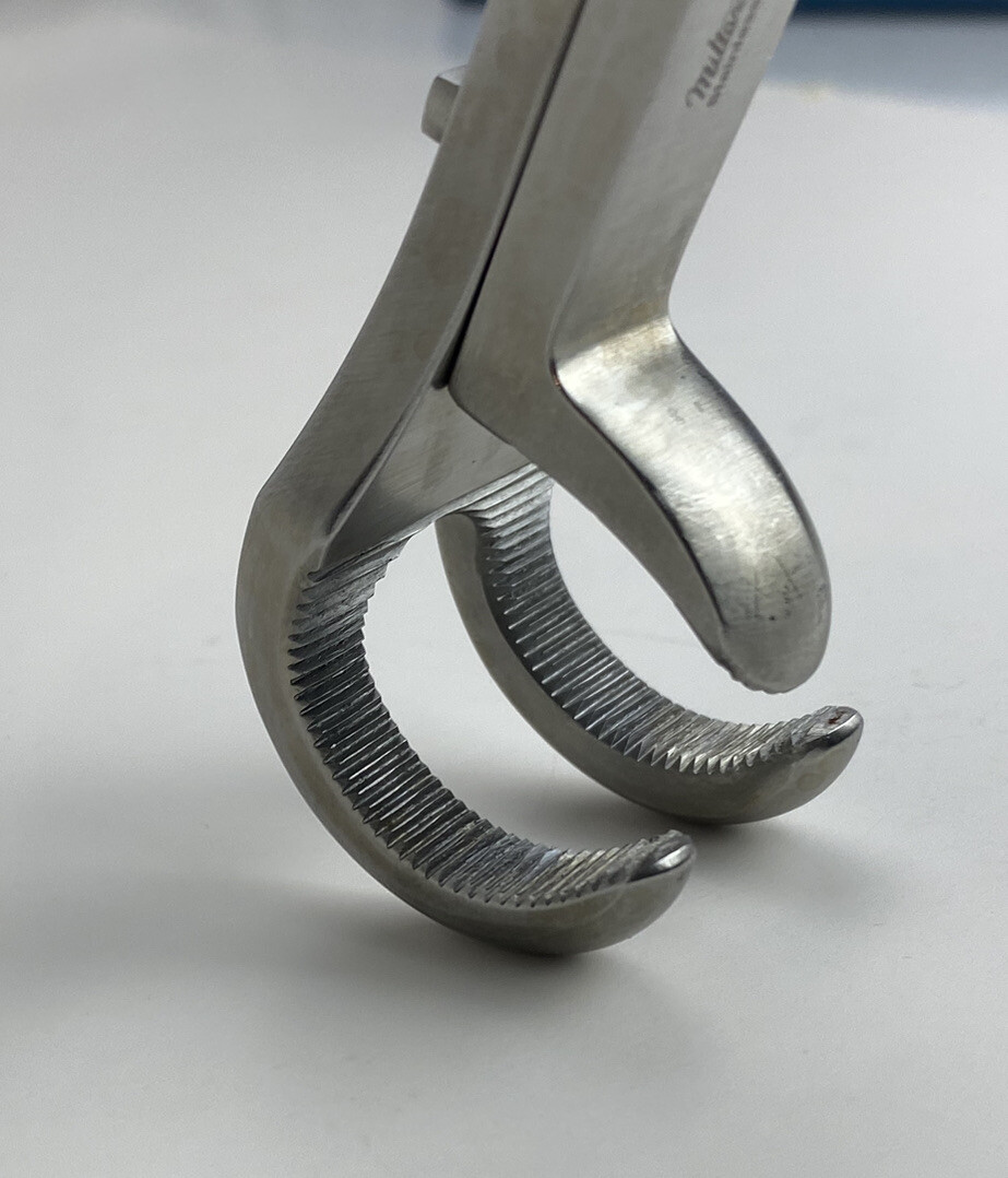Miltex 27-32 Lowman Bone Clamp 1in Jaw Width 1 x 2 Prong 7in Length Calibrated