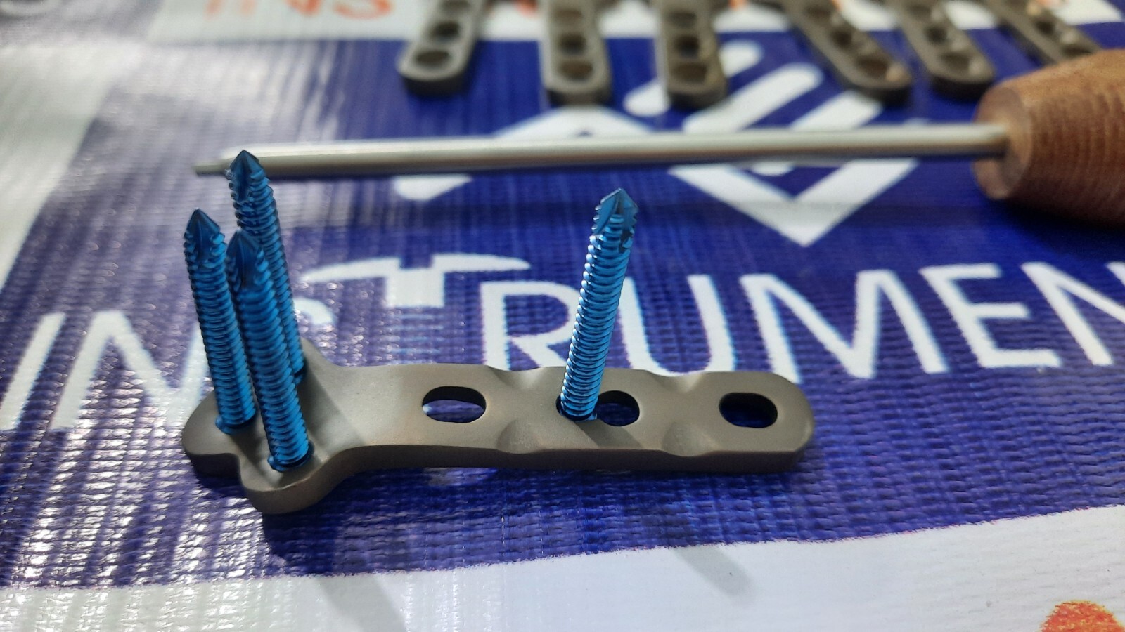 3.5MM TPLO PLATES(64mm Long) LEFT &RIGHT 6 UNITS & SCREWS TITANIUM AO (56 Pcs)
