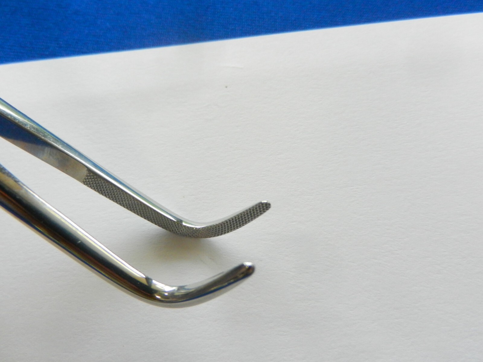 E1855 Jarit 105-342 Storey 90 Degree Angled Cross Serrated Forceps 21.5cm Long