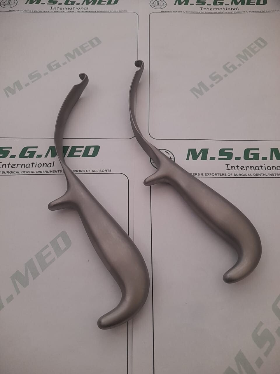 Maxillofacial Hargis Mandibular Body Retractors Stainless Steel 2PCS Set Offer