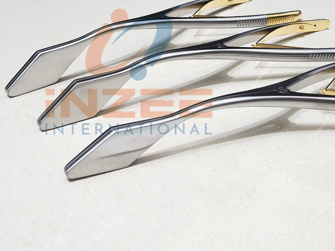Breast And Facial Diamond Shaped Spreader, 22 & 29cm, With Gold Handle By Inzee