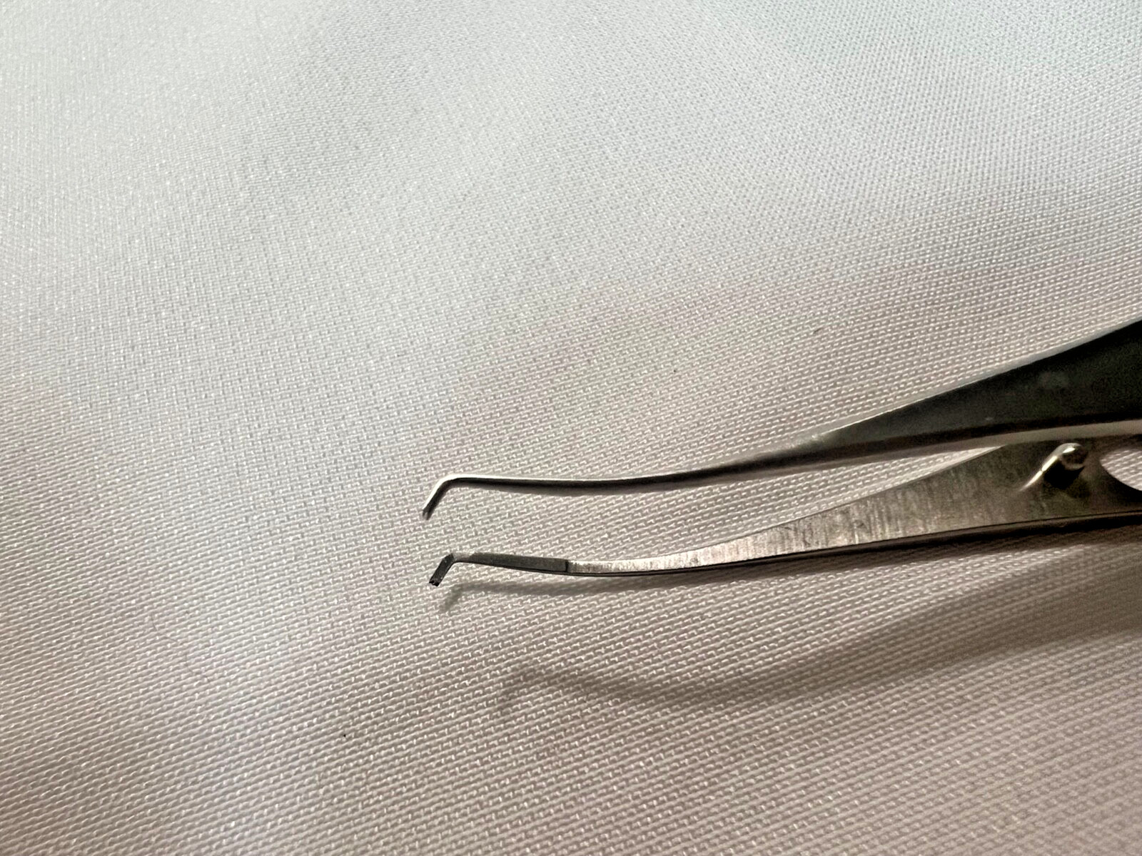 Katena K5-1920 Hyde Corneal Forceps 2×2 Teeth w/ 0.12mm Tying Platform 4-1/4″ L