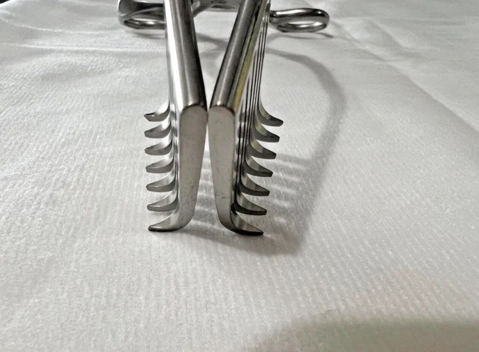 Codman 50-1363 Miskimon Cerebellar Retractor 7×7 Sharp Prongs 8″