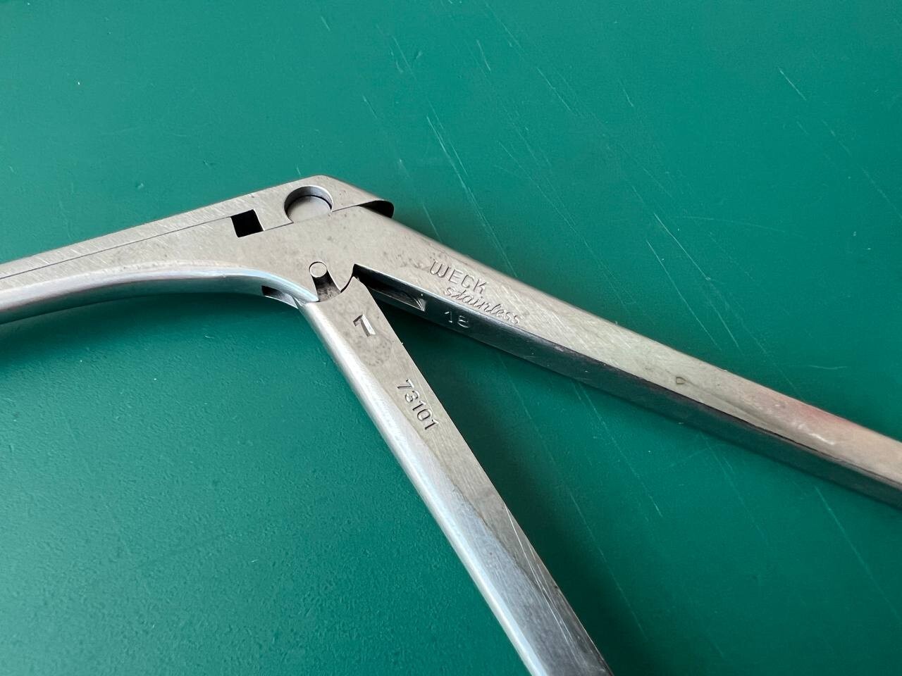 Weck 73101 Meltzer Triangular Basket Punch