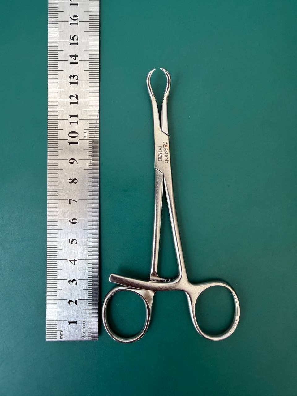 398.40 Reduction Forceps with points, narrow, ratchet, 132 mm Germany