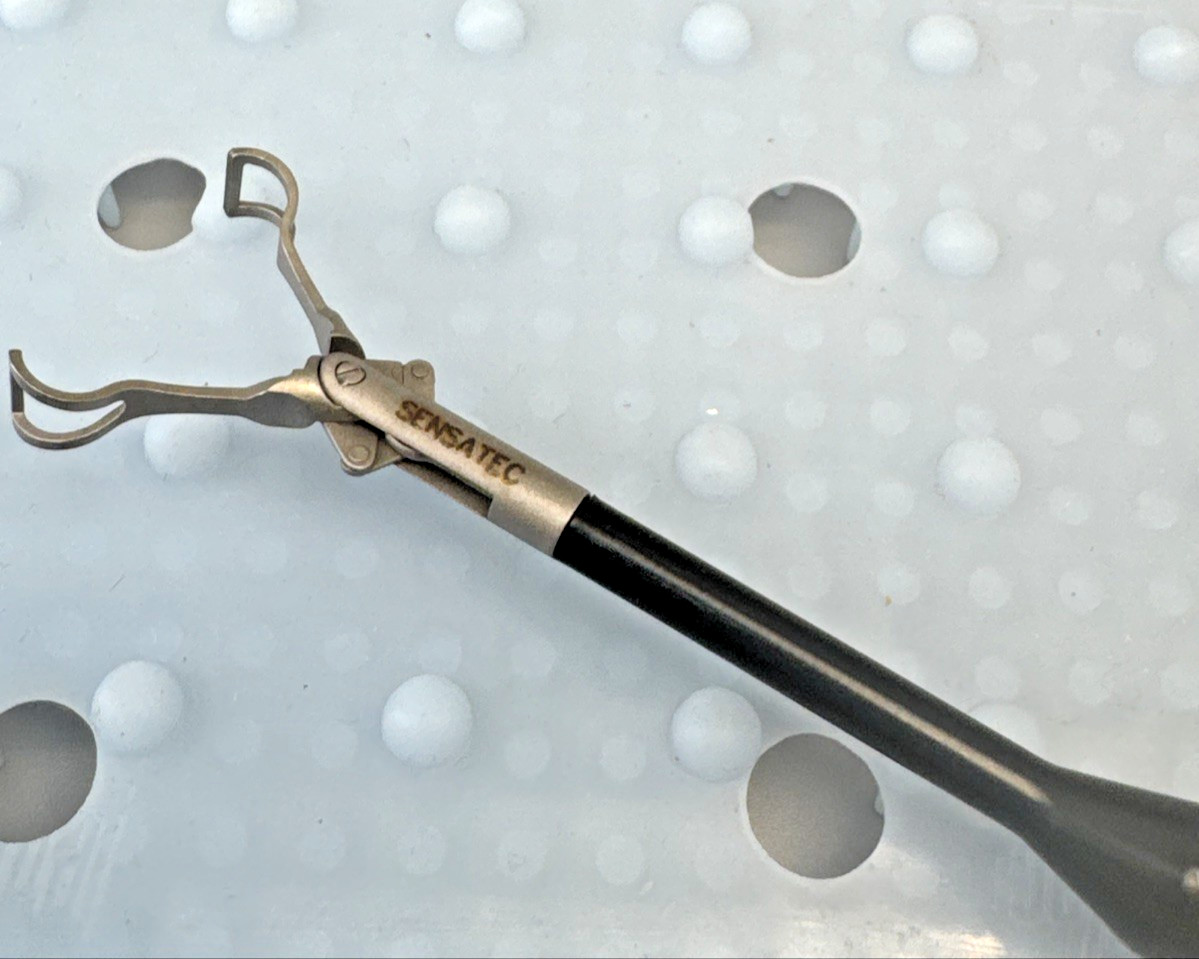 Linvatec 116713 Babcock Grasping Forceps, w/ Ratchet, 1″ Jaw, 13″ Length