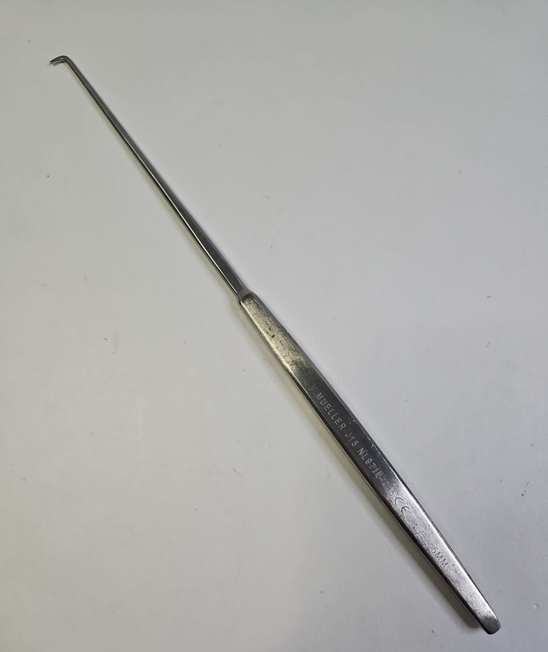 V Mueller NL9710-005 J15 McCulloch Neuro Hook, Angled, 24.2cm