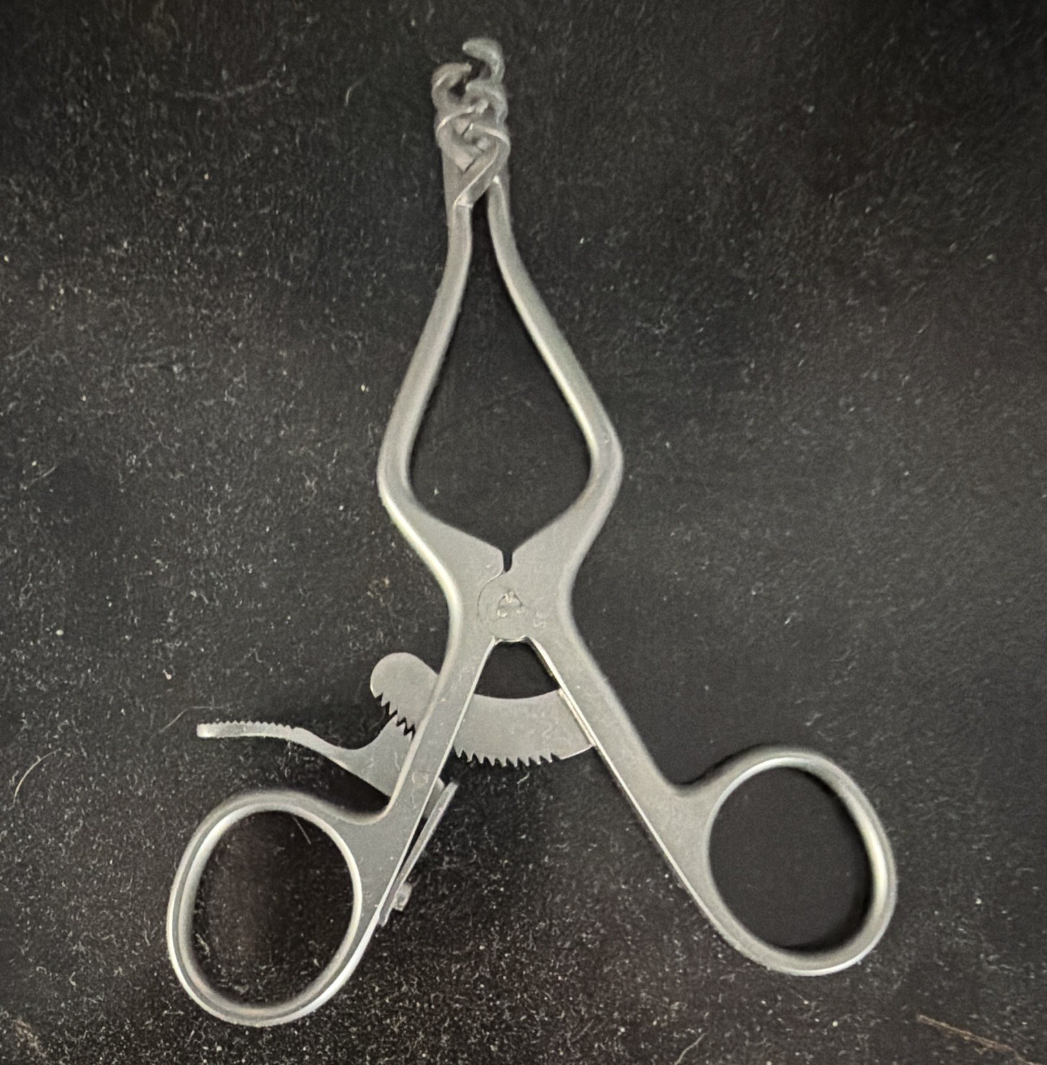 Stainless Steel Surgical Notched Locking Forceps Clamp with Finger Rings