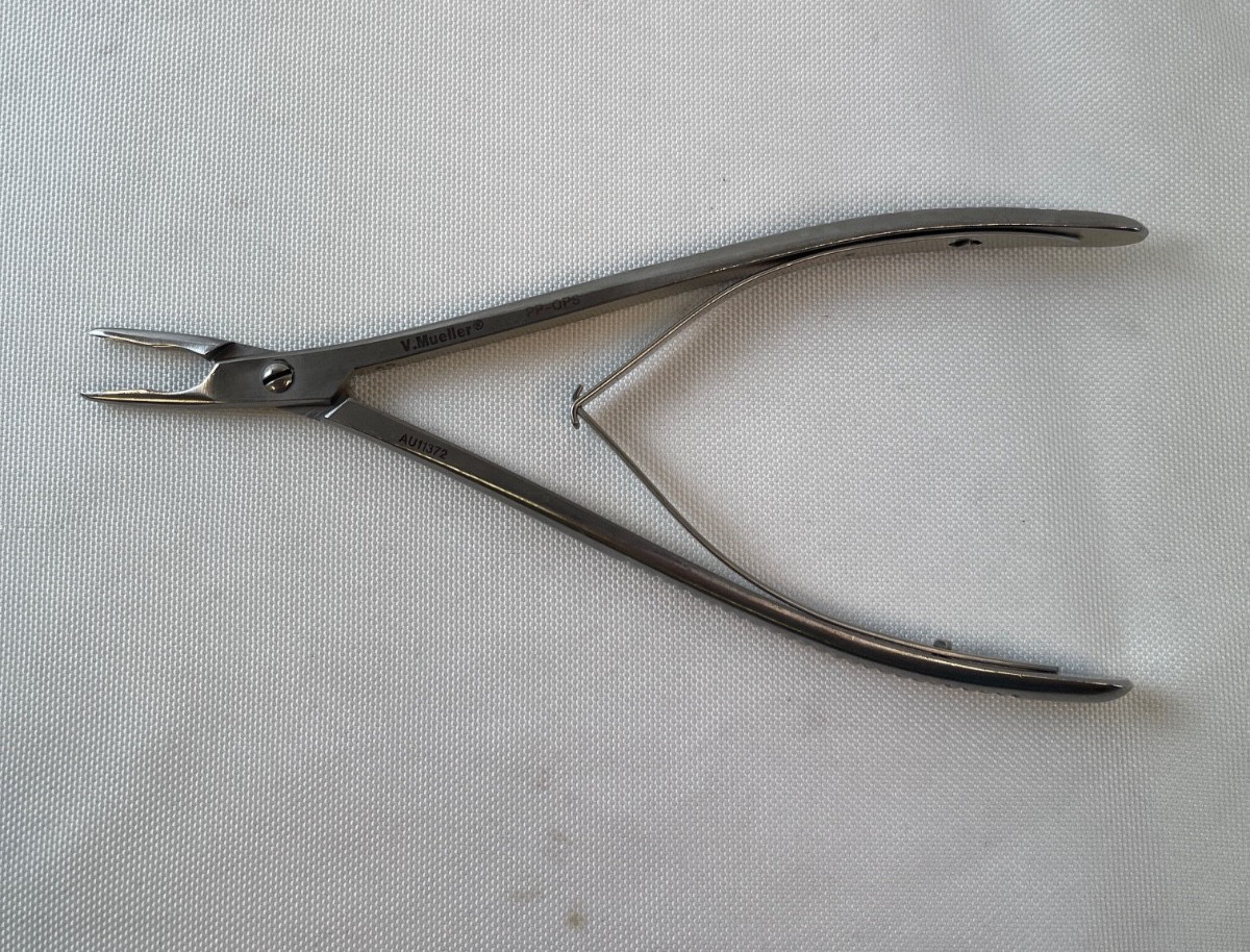 V. Mueller AU11372 Lempert Rongeur Light Slender Jaws 2mm x 10mm 6.5″