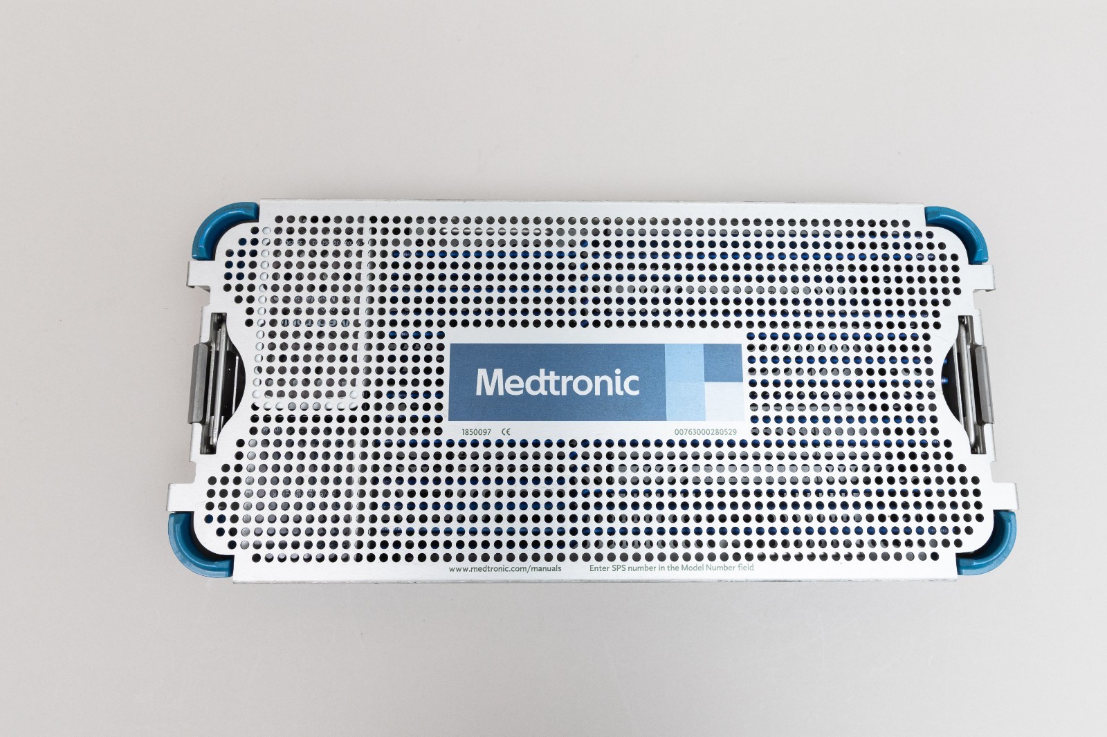 Medtronic CD Horizon Offset Rod and Connector Tray – Available at Simon Medical