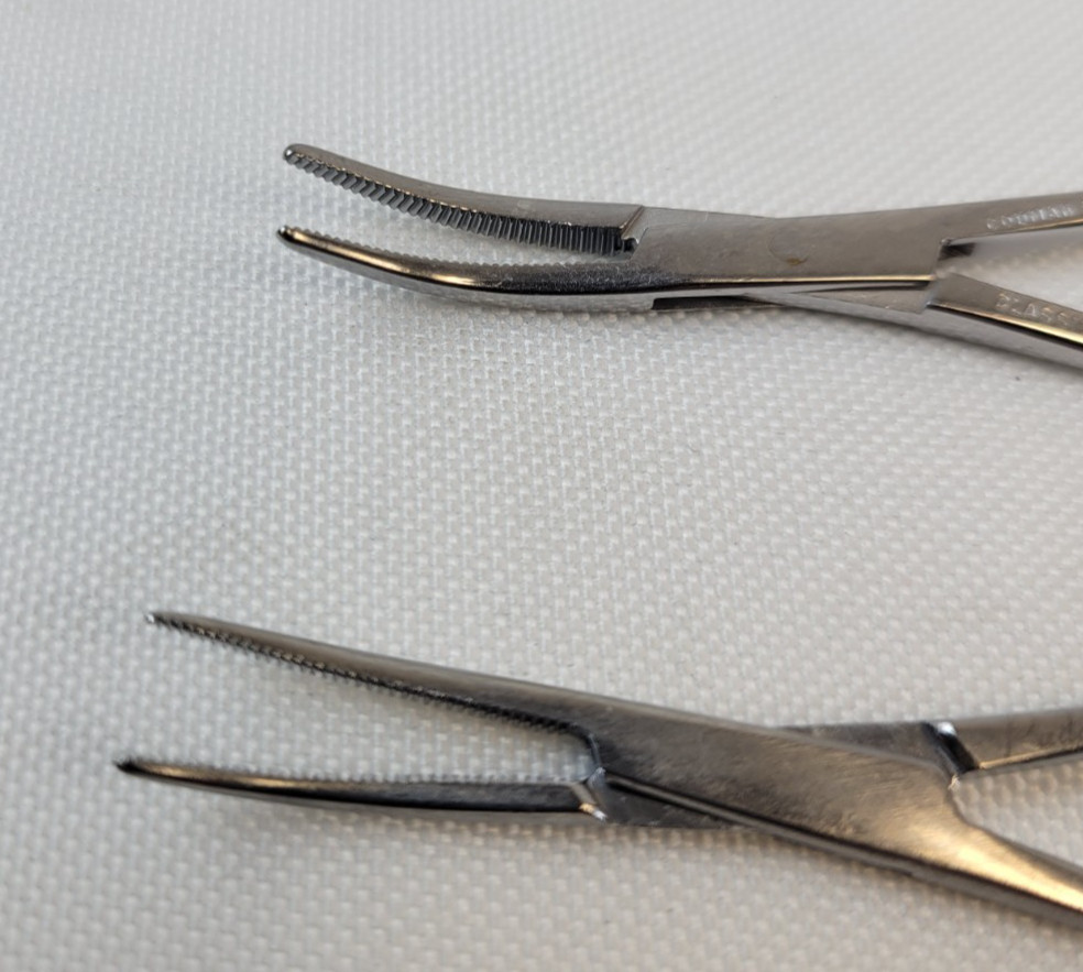 Set of 2 Codman/Padgett Mosquito Hemostatic Forceps, Curved Tips, Serrated, 4″