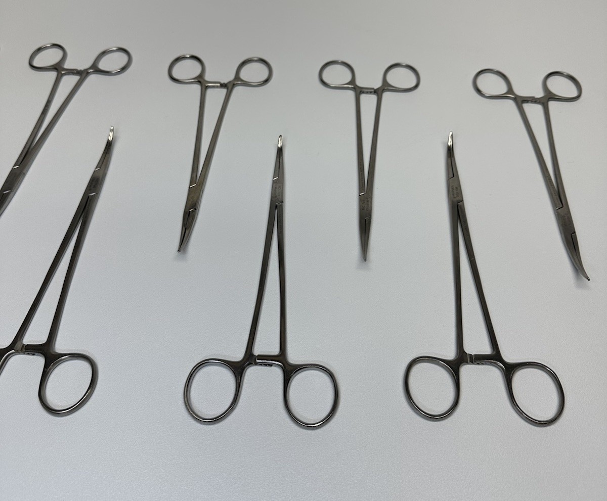 V. Mueller MO1700 Boettcher-Schnidt Slightly Curved Tonsil Artery Forceps #13 Pc