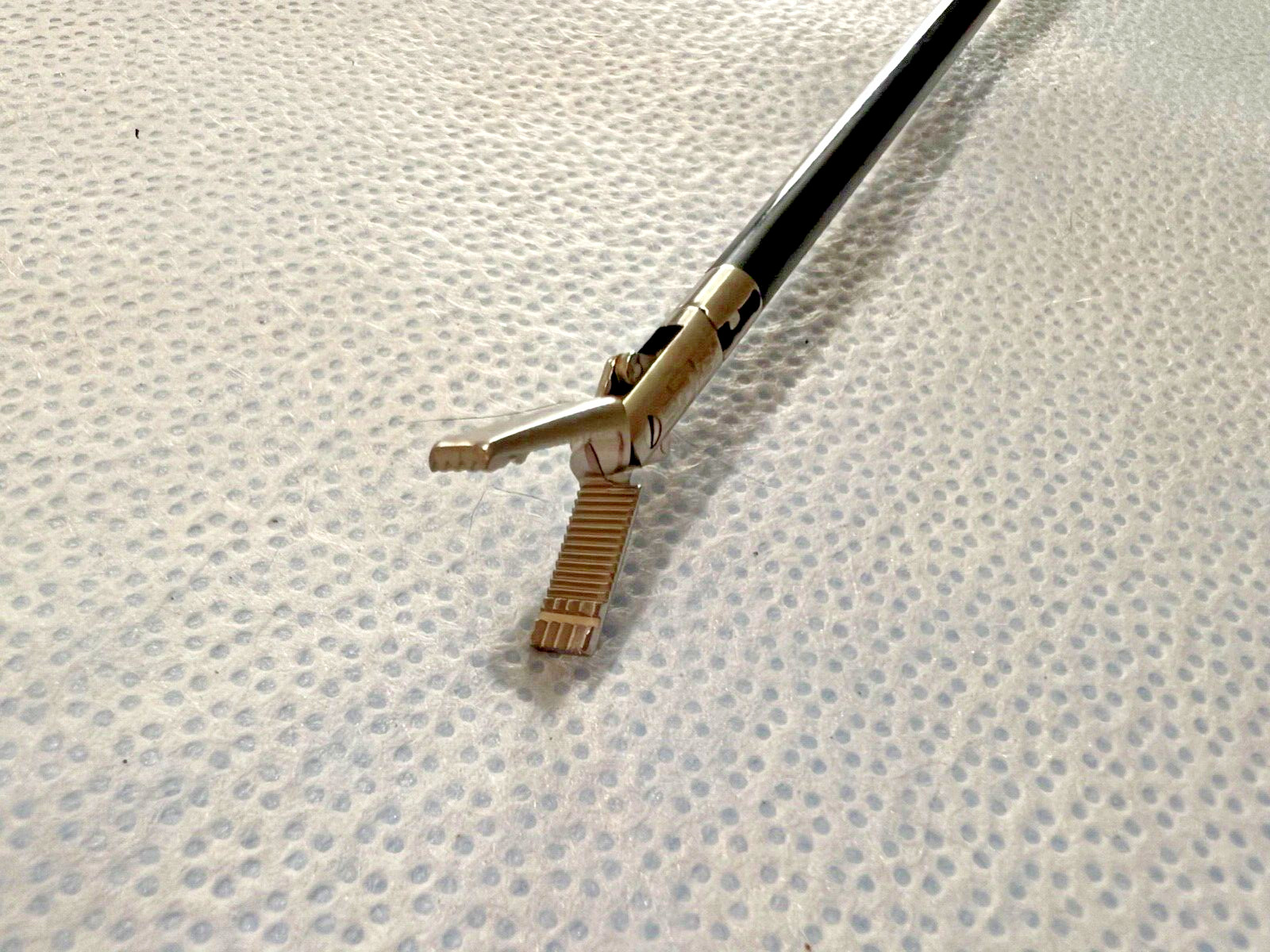 Stryker Laparoscopic Allis Tissue Grasper w/ 250-080-617 Shaft & Handle