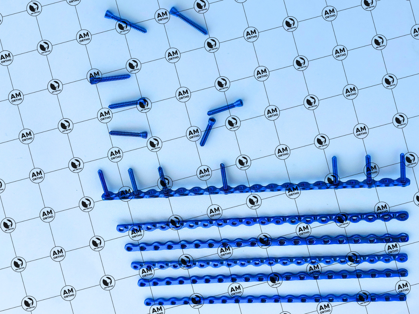 Ṿeterinary 2.0mm ÀLPS-II Ĺocking Ṕlates 20Holes With LCP Screw 77Pcs Set Ti