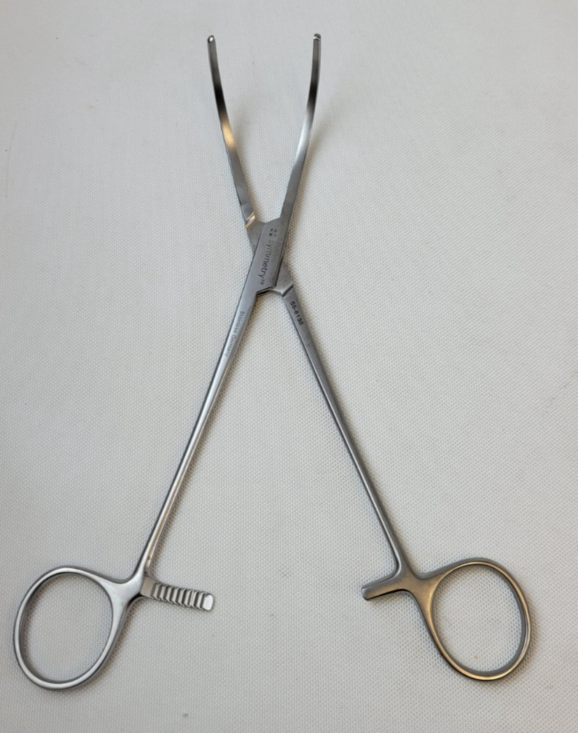 Set of 2 Symmetry 55-6138 Curved Occlusion Clamp, Curved Jaws, 8-1/4″, Cardio