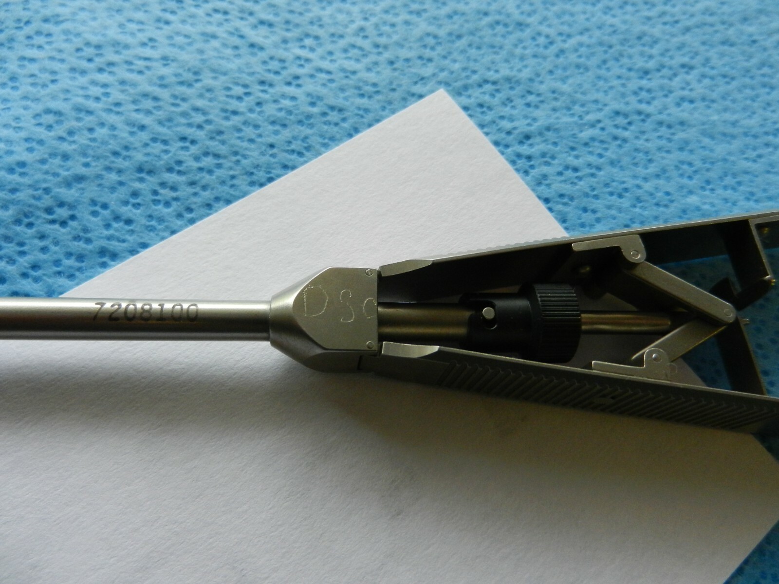 D2991 Smith & Nephew Dyonics Surgical 5mm 33cm Needleholder 7208100