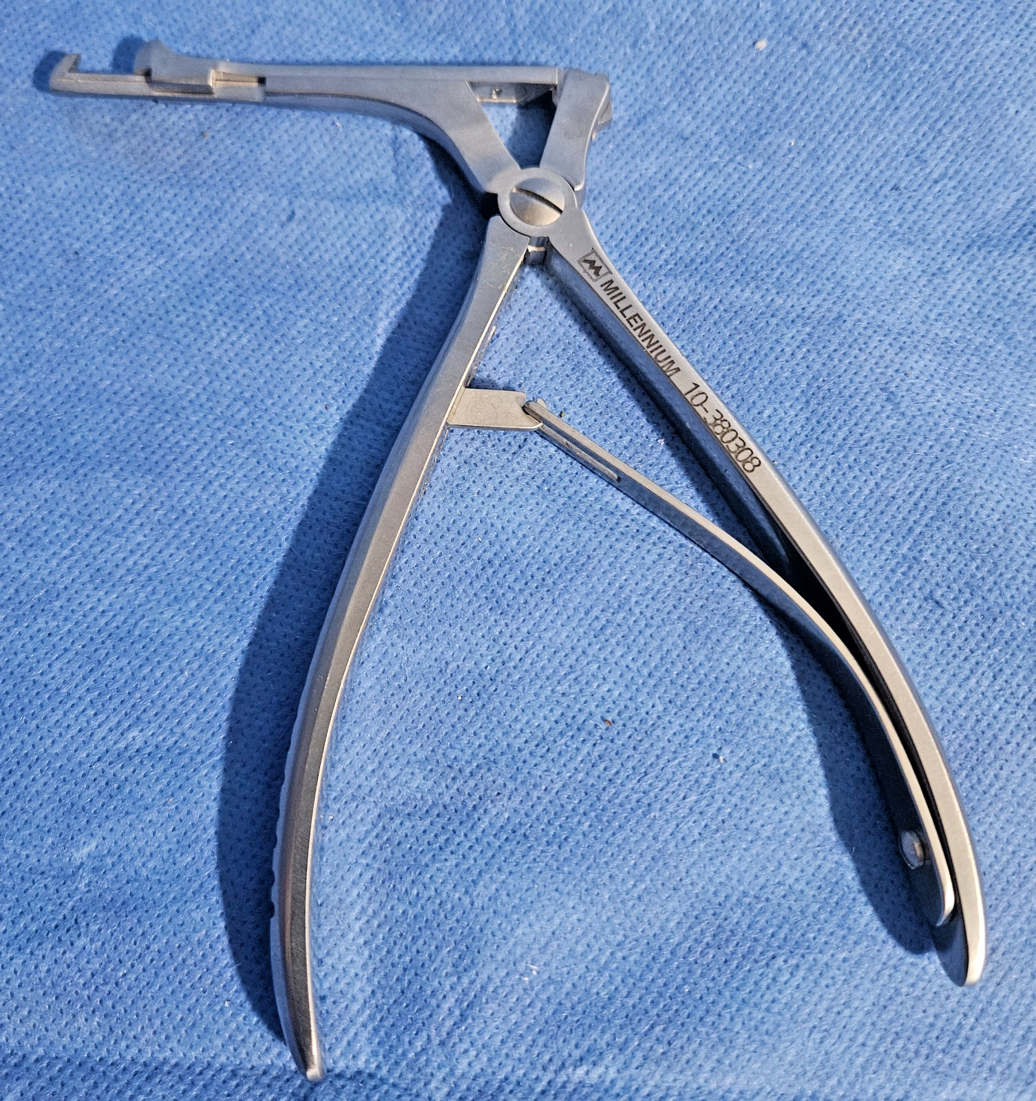 Millennium 10-38030 Citelli Rongeur, 2mm x 7mm Serrated Jaw, 90 degree up Angle.