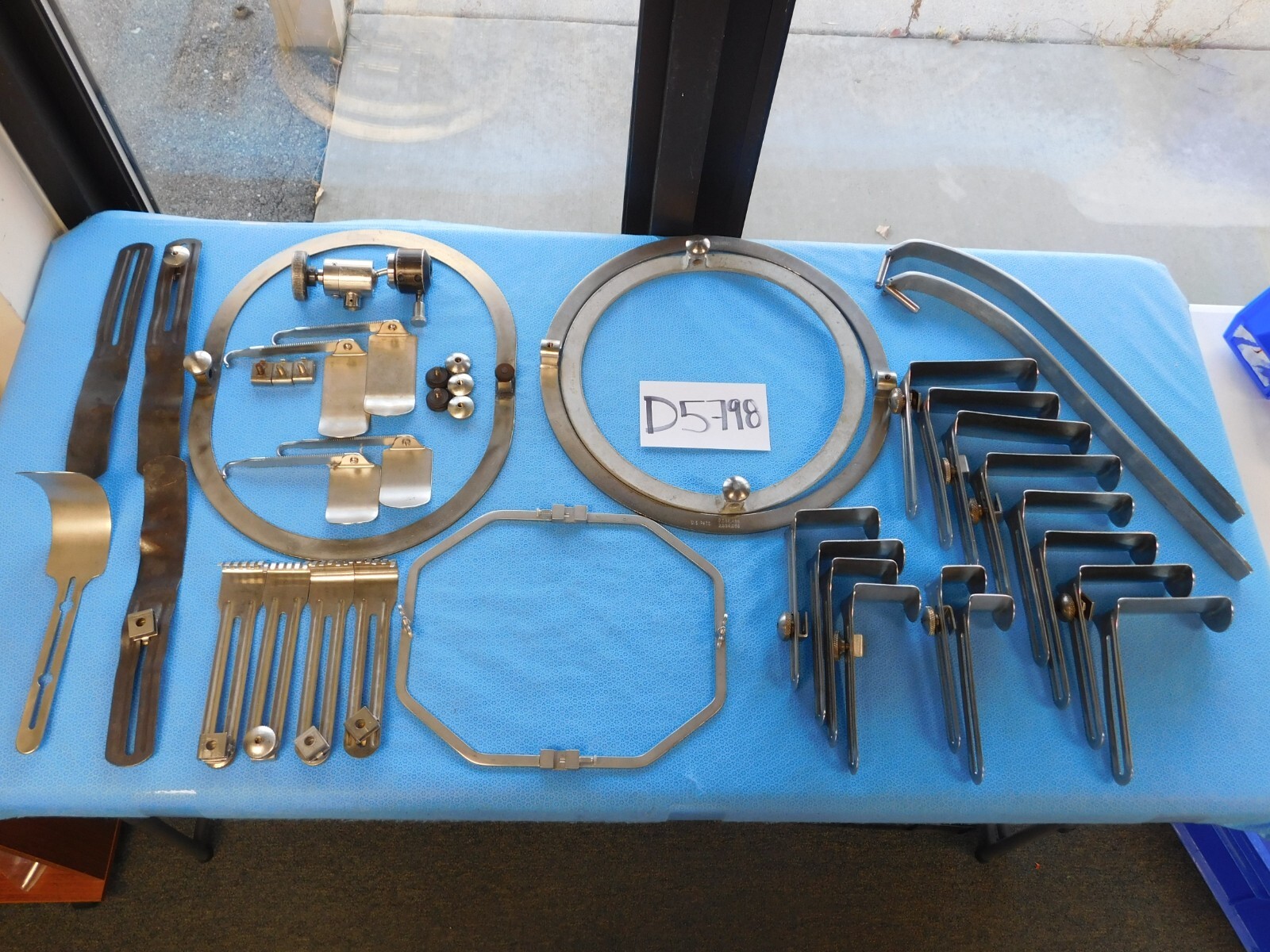 D5798 Smith Large and Small Ring Retractor Set