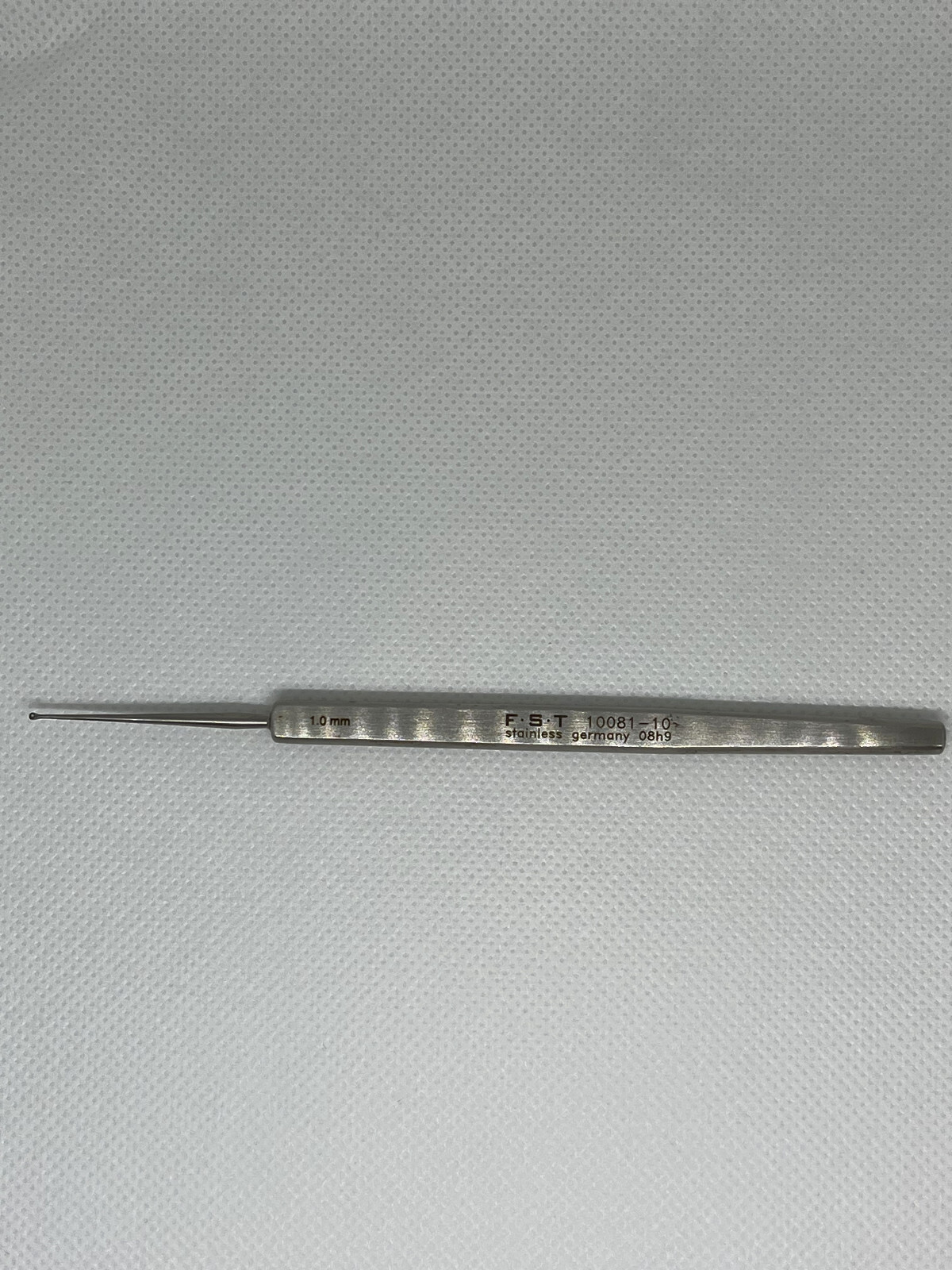 FST Micro Curette, 5.1″ Length, 0.04″ (1 mm) Sharp-Edged Cupped Tip, Excellent