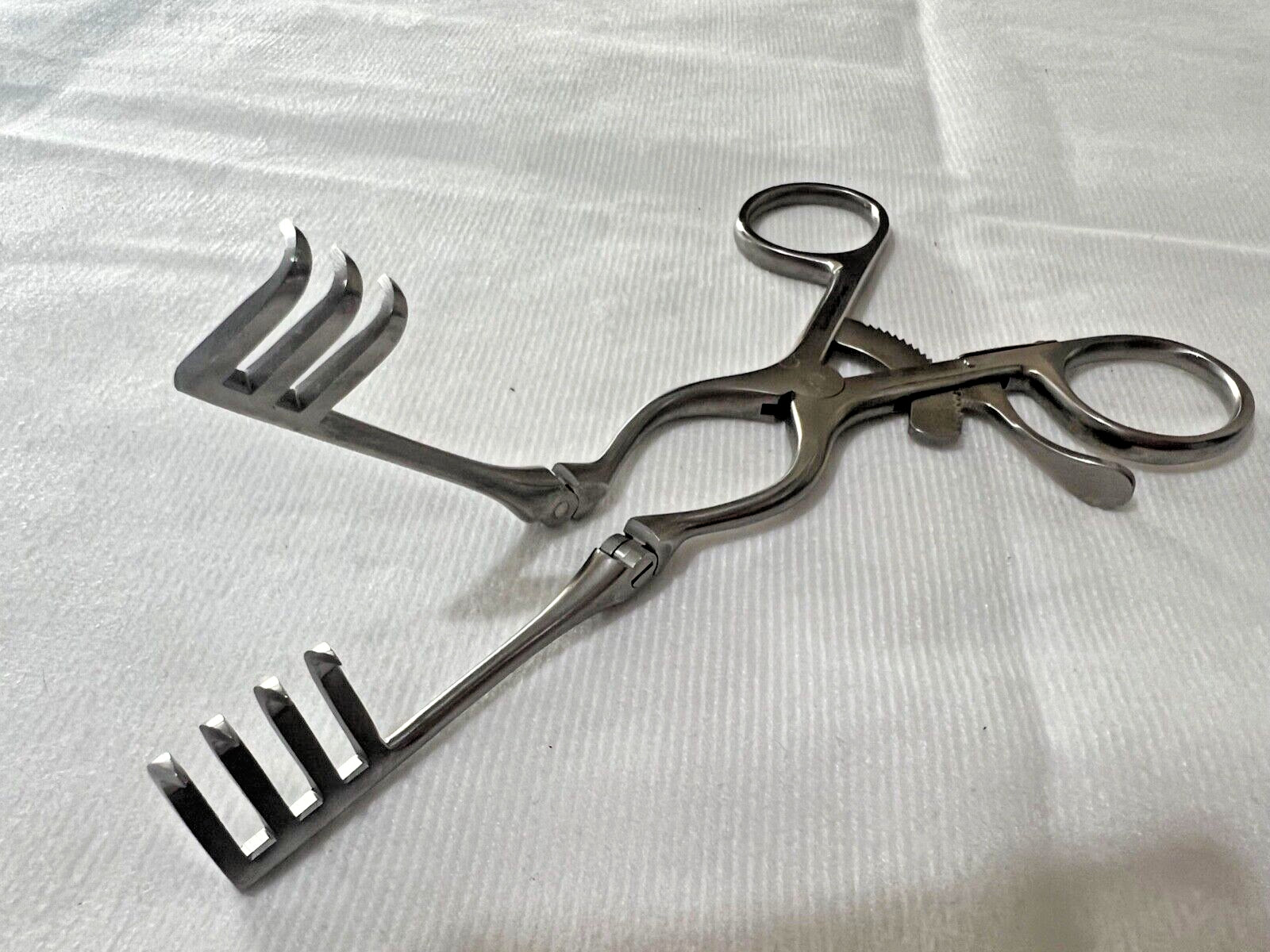 Boss 18-3075 Weitlaner Retractor w/ Hinged Arms 3×4 Sharp Prongs 6-1/2″ Length