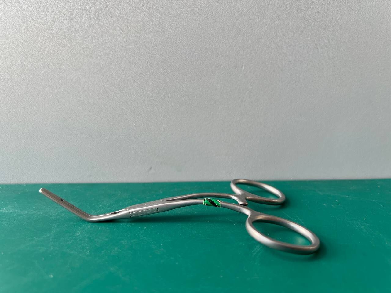Aesculap FF105R CranioFix Holding Forceps 4.5″ Overall Length
