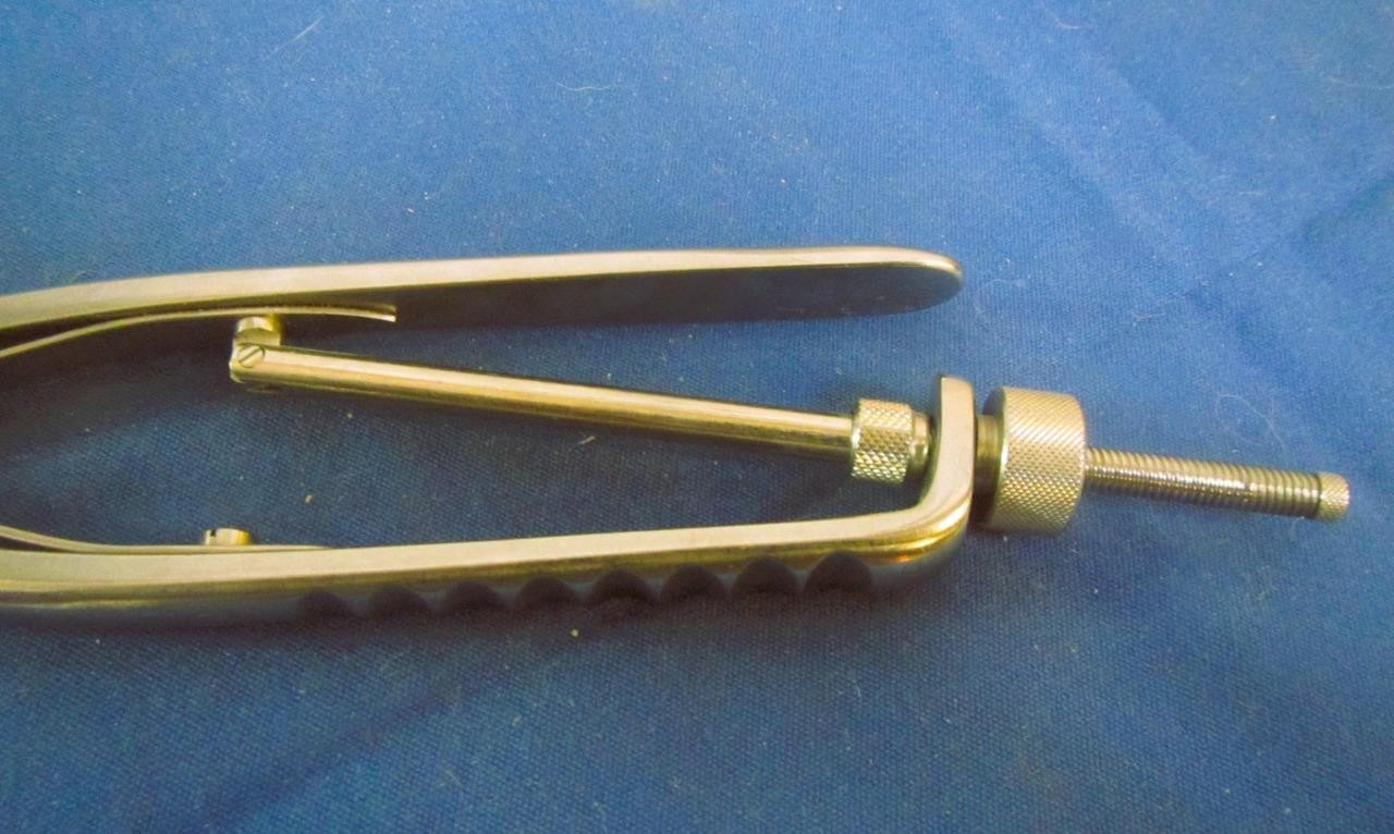 4 Life Instrument Orthopedic Cobb Elevator Set & Synthes Bone Holding Forceps