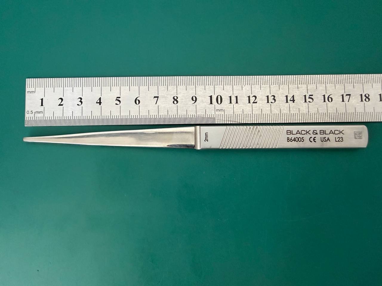 Black & Black Surgical B64005 Nahai SS Osteotome, 7″ (18cm), 2mm Straight