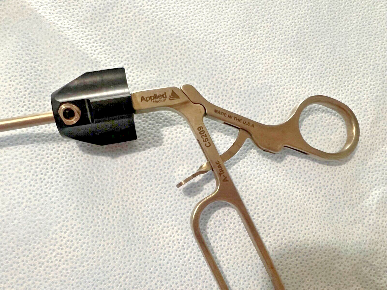 Applied Medical C5209 Laparoscopic A-Trac Rotating Bowel Clamp 5mm x 38cm