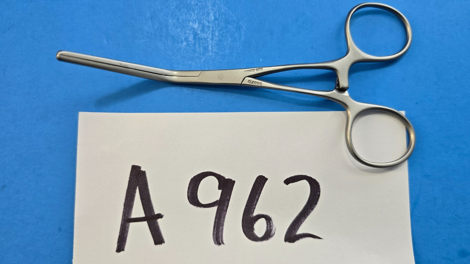 CODMAN 37-1072 Surgical Pediatric Debakey Clamp 13cm angled Jaws.