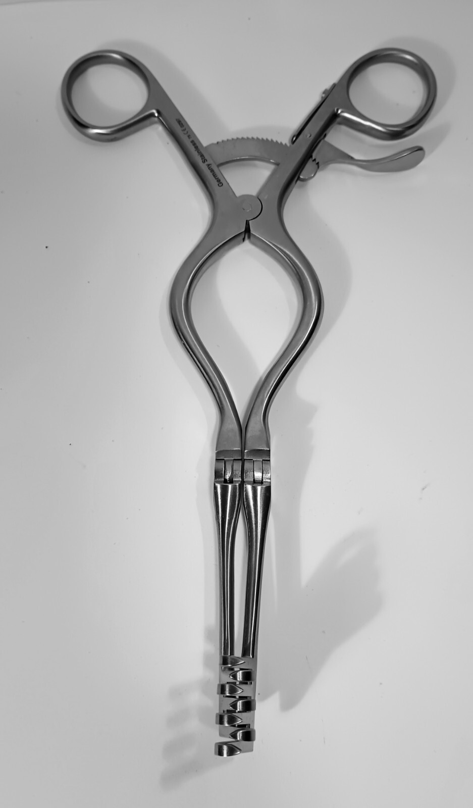 Ruggles RN 2614 Self-Retaining Retractor Hinged Blades Ratchet- Ring Handles