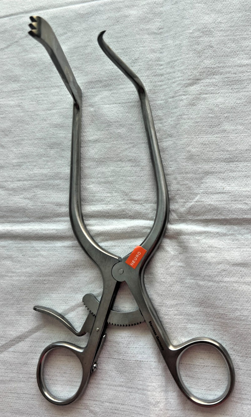 Boss Surgical 73-1135 Williams 70 x 10mm Left Hook x Right Blade Retractor 7″